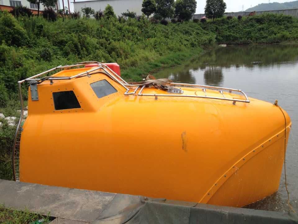 9_9m Totally enclosed life_rescue boat for 120 persons